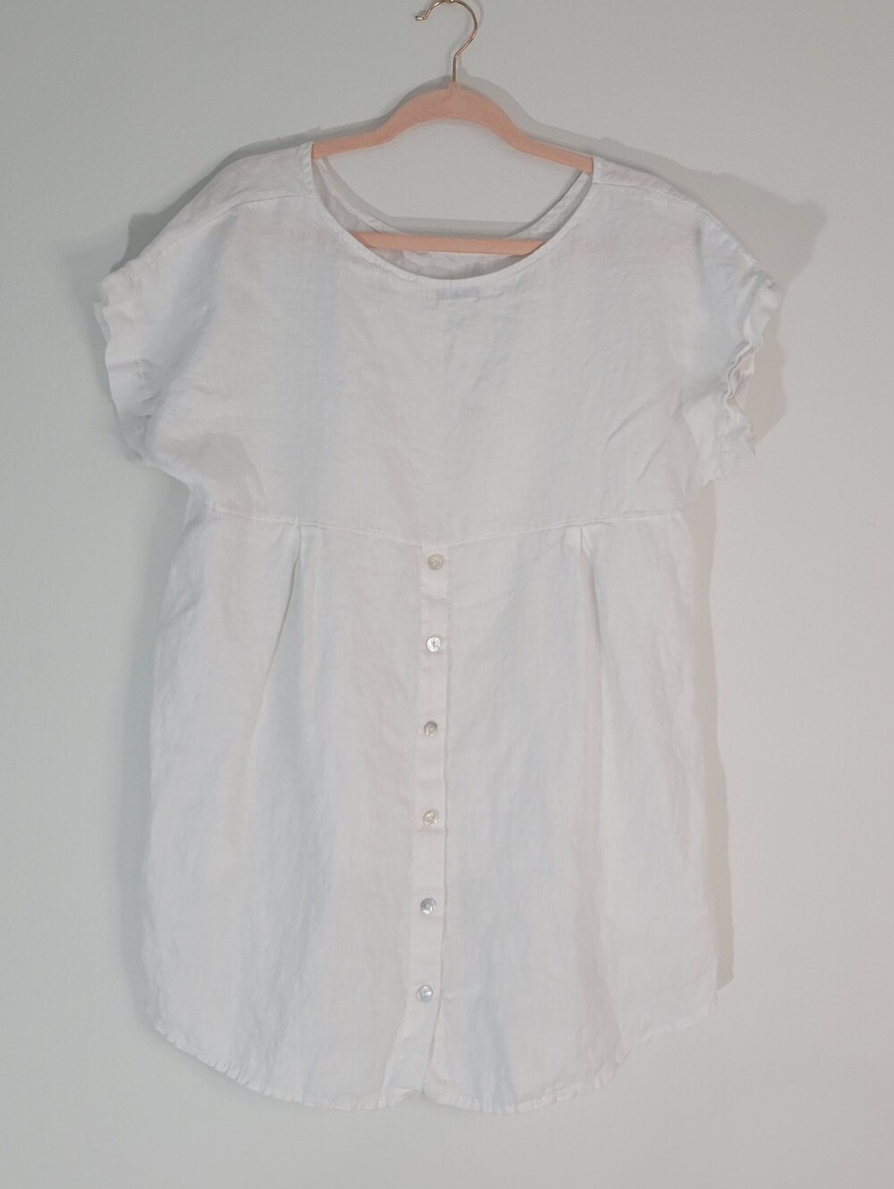 Classic White Linen Button-Back Blouse - Women Size L.